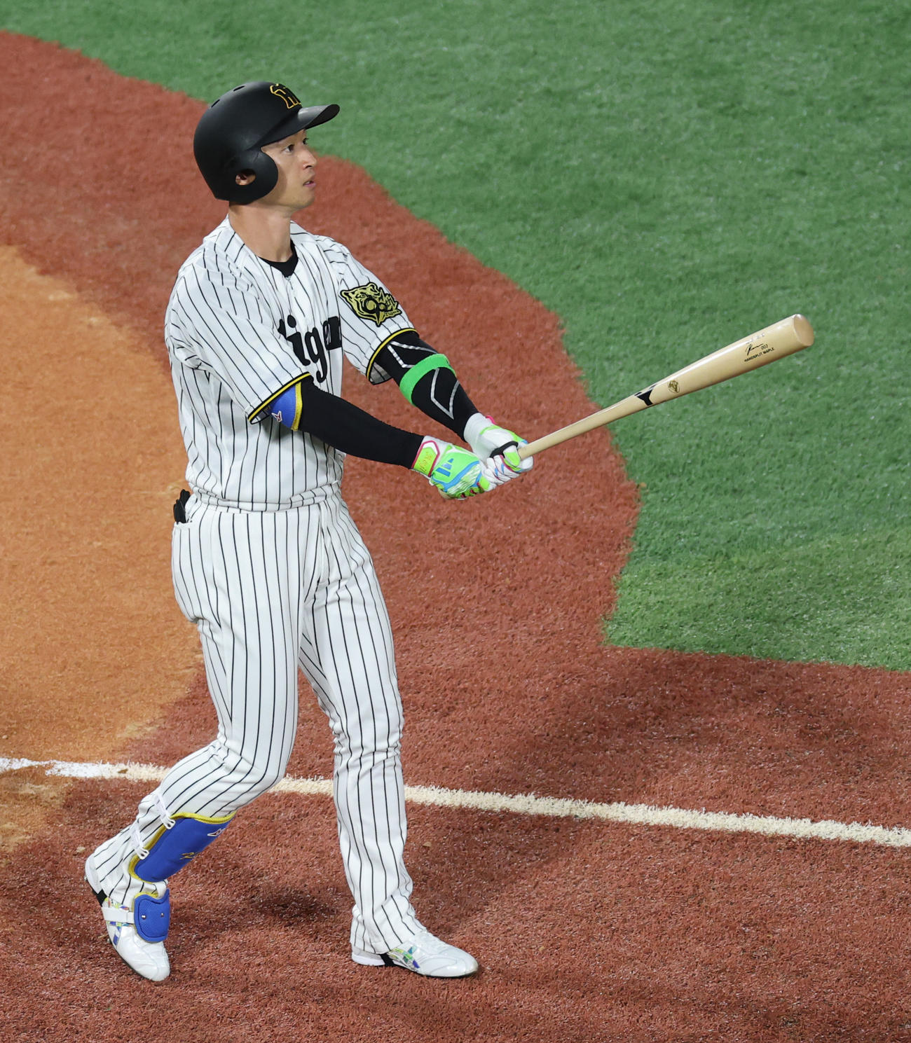 全セ対全パ　8回裏全セ無死、右越え本塁打を放つ近本（撮影・野上伸悟）