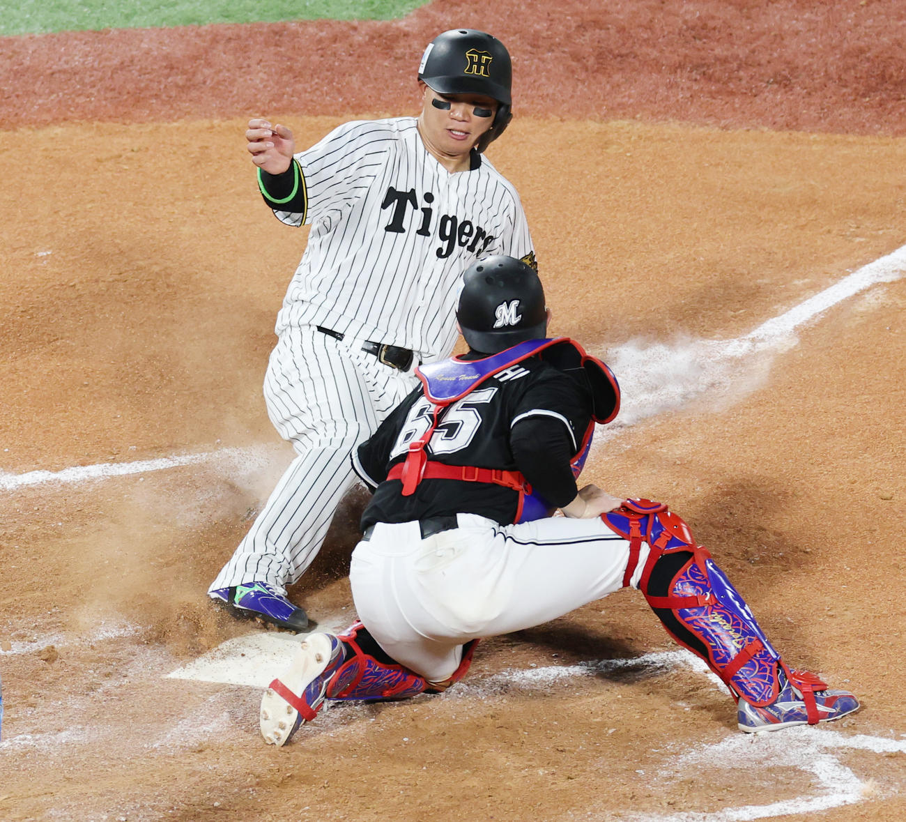 全セ対全パ　7回裏全セ2死二塁、佐野恵太の中前適時打で生還する森下（撮影・野上伸悟）