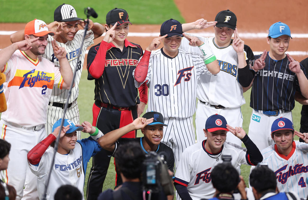 昨年の球宴で記念撮影する日本ハム選手