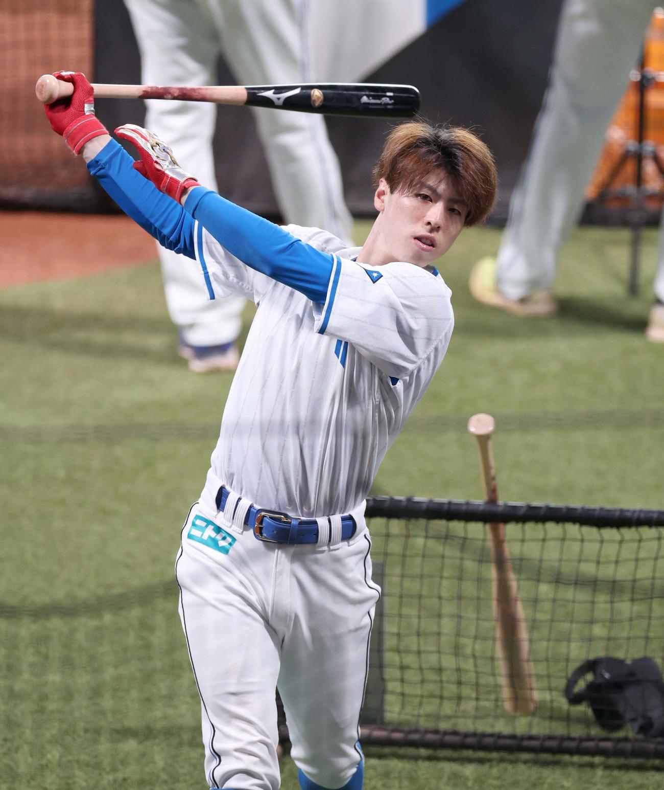 ティー打撃する日本ハム五十幡（撮影・黒川智章）