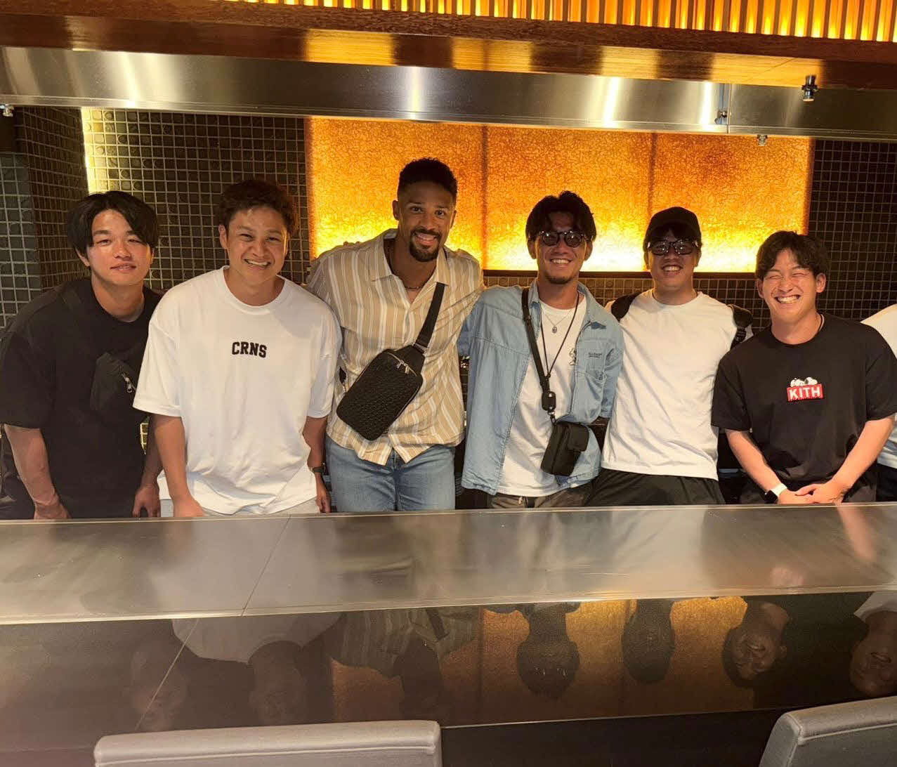「先発会」に参加した阪神の先発投手陣。左から高橋遥人、大竹耕太郎、デュプランティエ、伊藤将司、才木浩人、伊原陵人（提供写真）