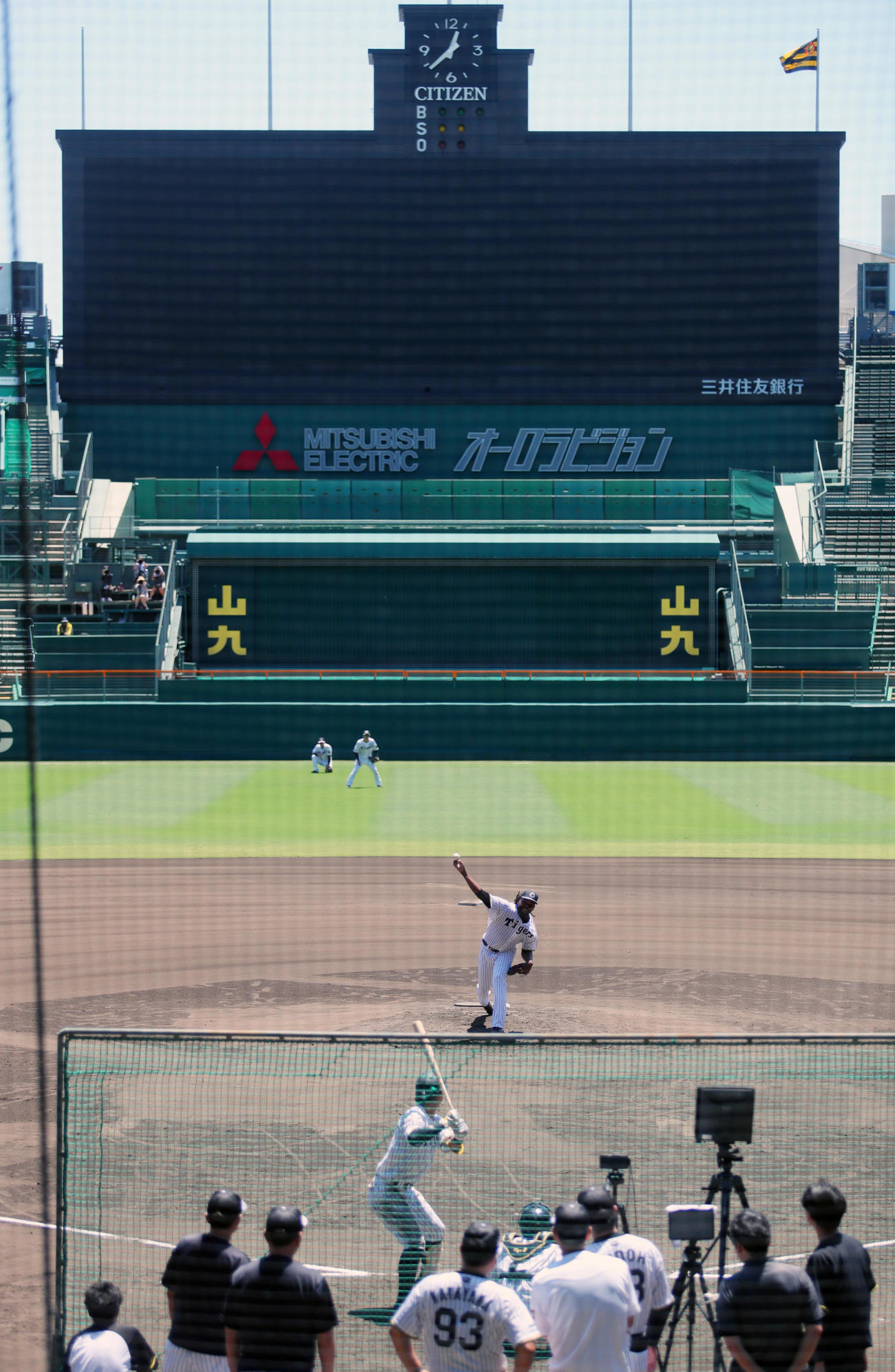 シート打撃に登板する阪神ドリス（撮影・上山淳一）