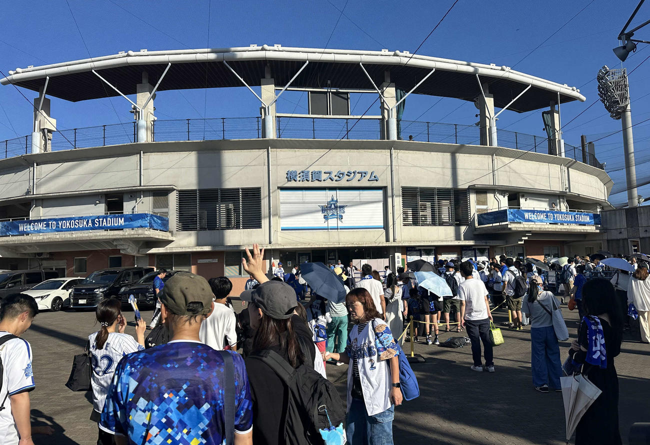 イースタンDeNA対ロッテ　藤浪らを見ようと、スタジアムには大勢のファンが詰めかけた＝2025年7月26日
