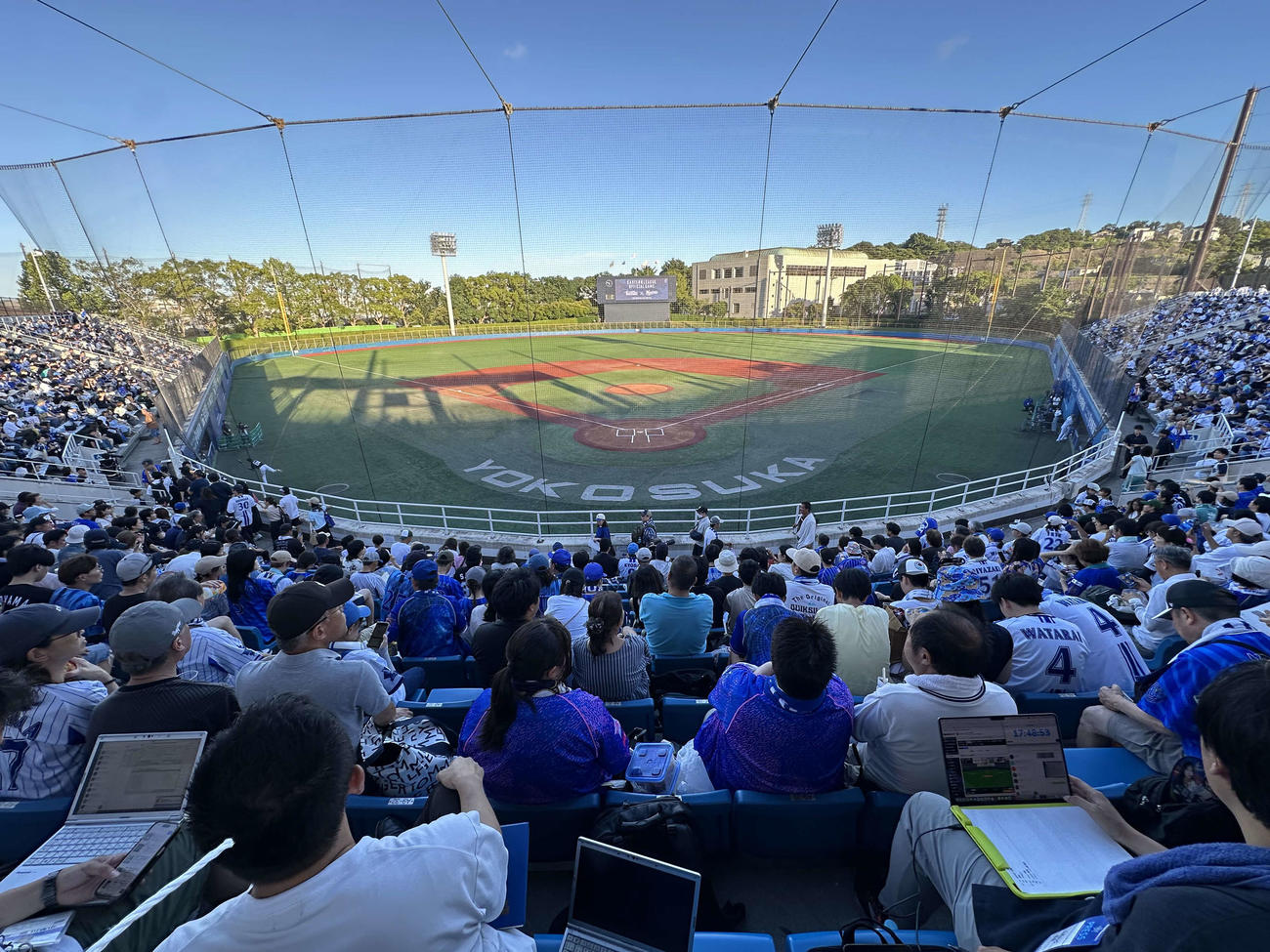 イースタンDeNA対ロッテ　藤浪らを見ようと、スタジアムには大勢のファンが詰めかけた＝2025年7月26日