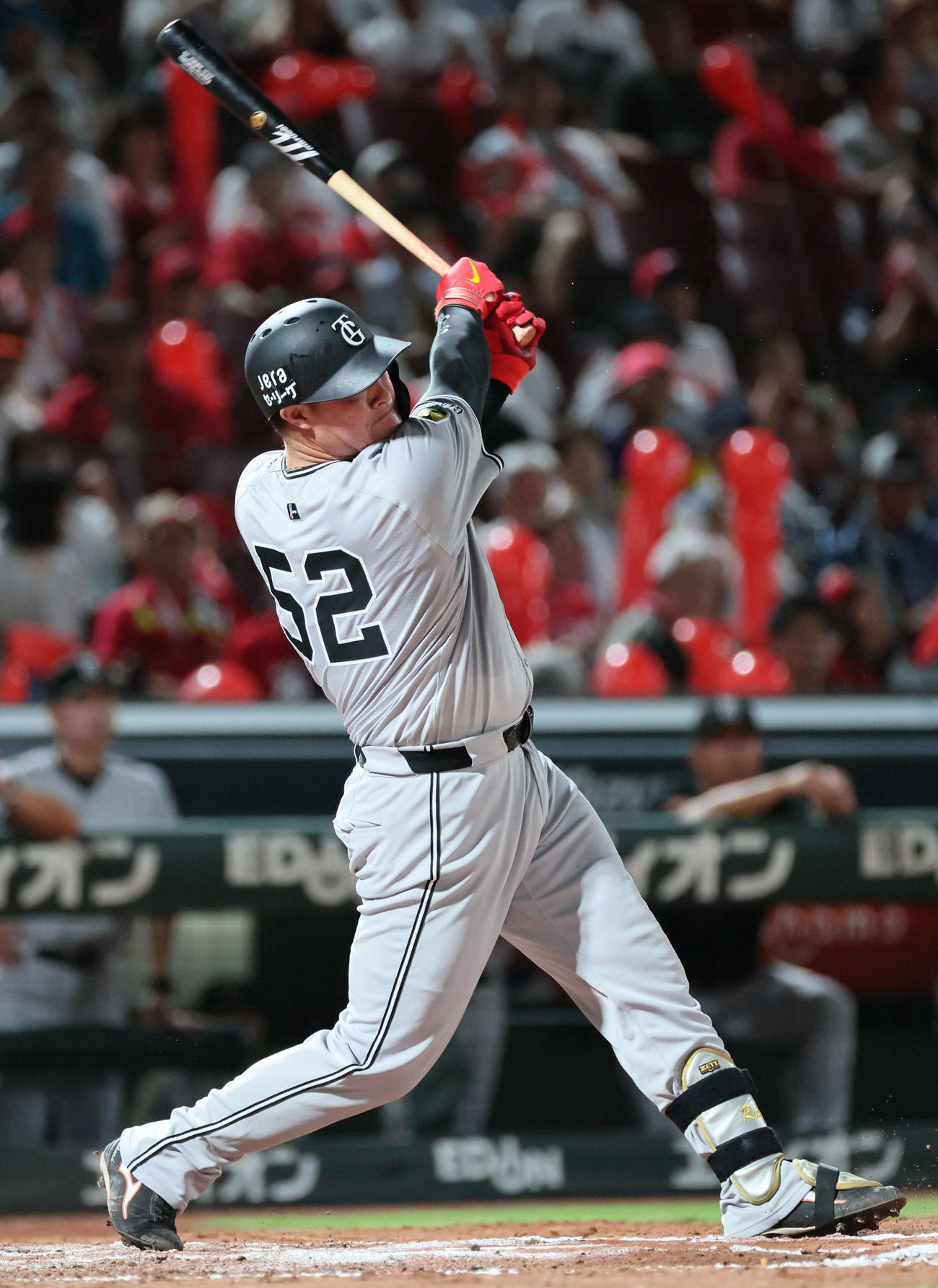 広島対巨人　7回表巨人1死一塁、リチャードは勝ち越し右適時二塁打を放つ（撮影・加藤孝規）