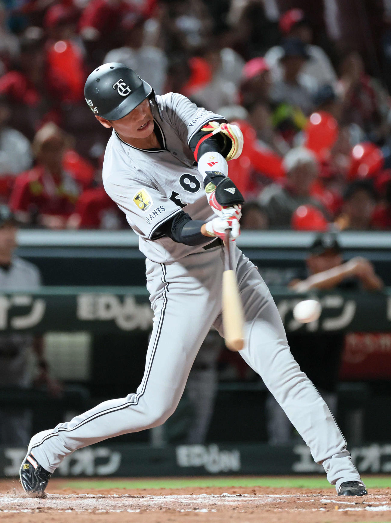 広島対巨人　7回表巨人2死二塁、代打の坂本は適時二塁打を放つ（撮影・加藤孝規）