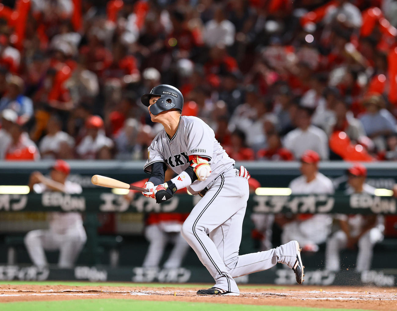 広島対巨人　7回表巨人2死二塁、代打坂本は中越えに適時二塁打を放つ（撮影・藤尾明華）