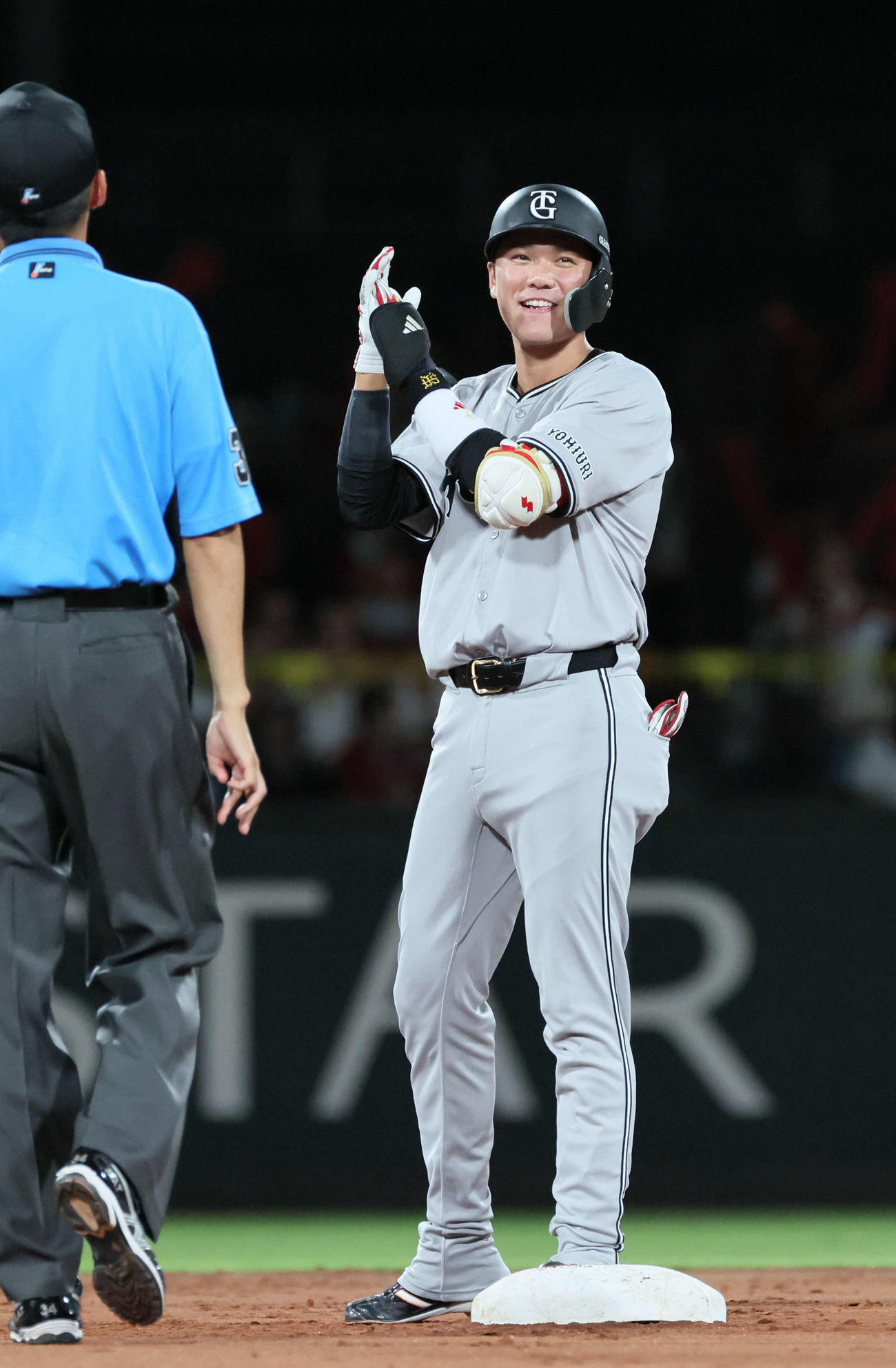 広島対巨人　7回表巨人2死二塁、代打の坂本は適時二塁打を放つ（撮影・加藤孝規）