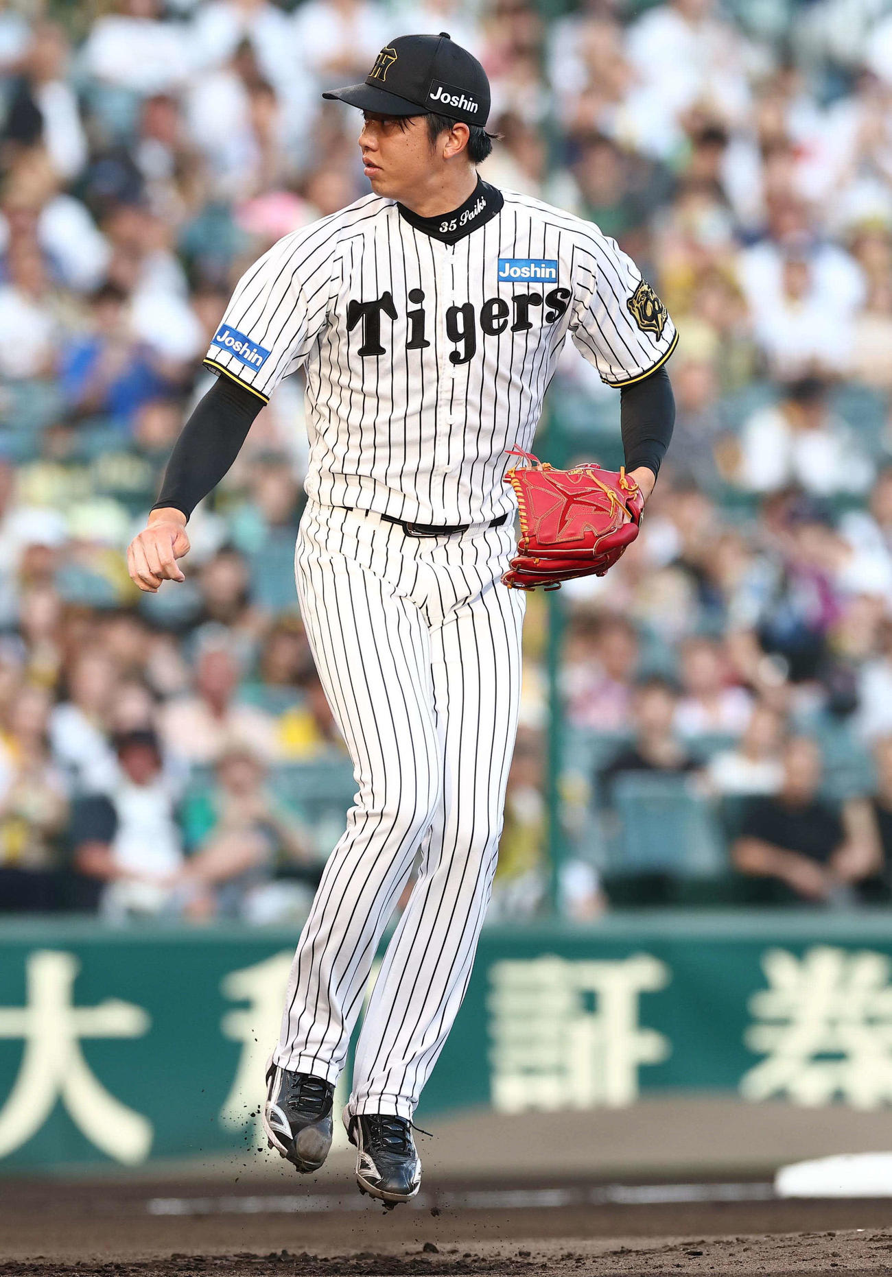 阪神対DeNA 1回表DeNA2死三塁、才木は牧から三振を奪う（撮影・上田博志）