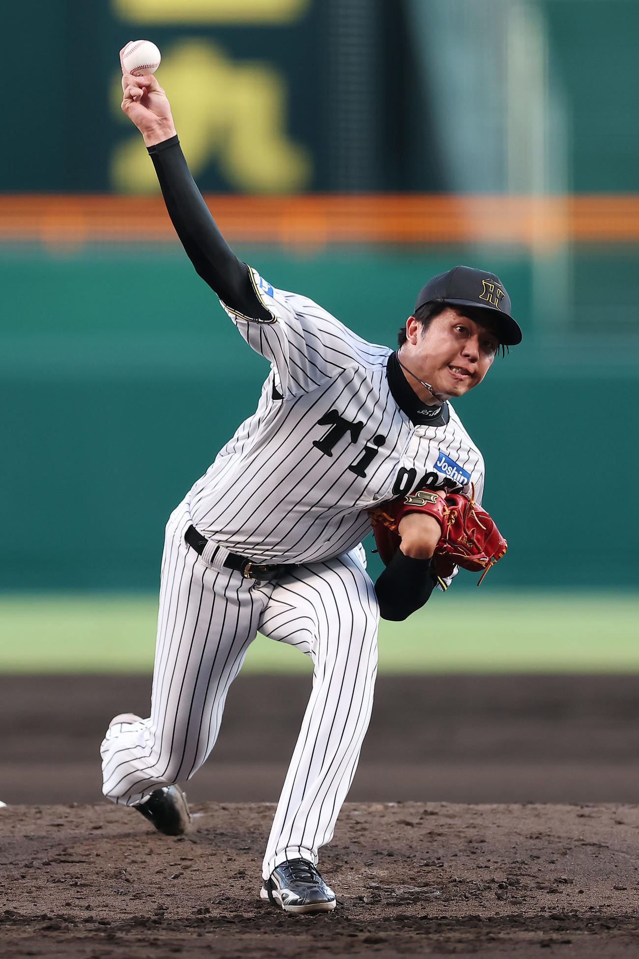 阪神対DeNA　力投する阪神先発の才木（撮影・前田充）