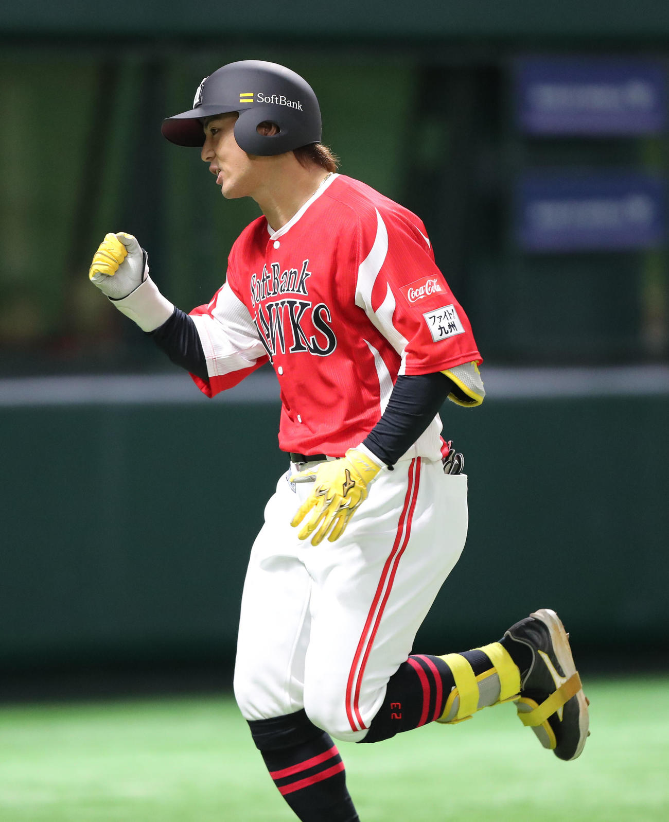 ソフトバンク対オリックス　6回裏ソフトバンク無死、佐藤直は左越え本塁打を放ち笑顔（撮影・梅根麻紀）