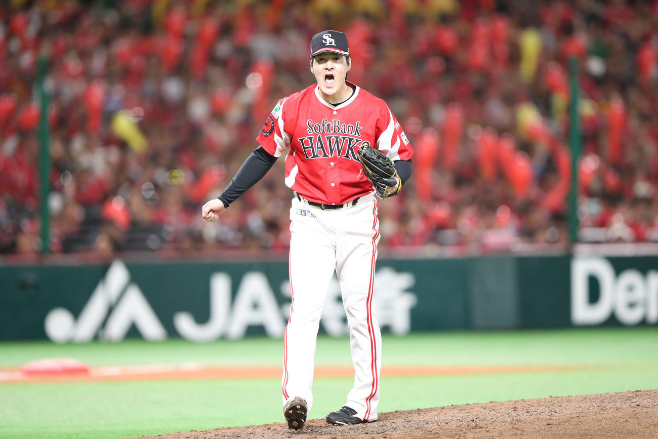 ソフトバンク対オリックス　7回表オリックス2死、有原は広岡を空振りの三振に仕留め気合いの入った表情を見せる（撮影・梅根麻紀）