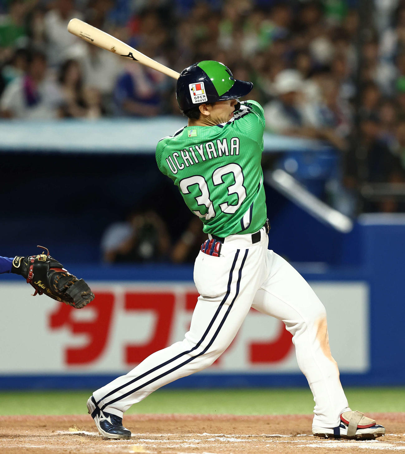 ヤクルト対中日　6回裏ヤクルト2死二塁、中前同点適時打を放つ内山（撮影・河田真司）