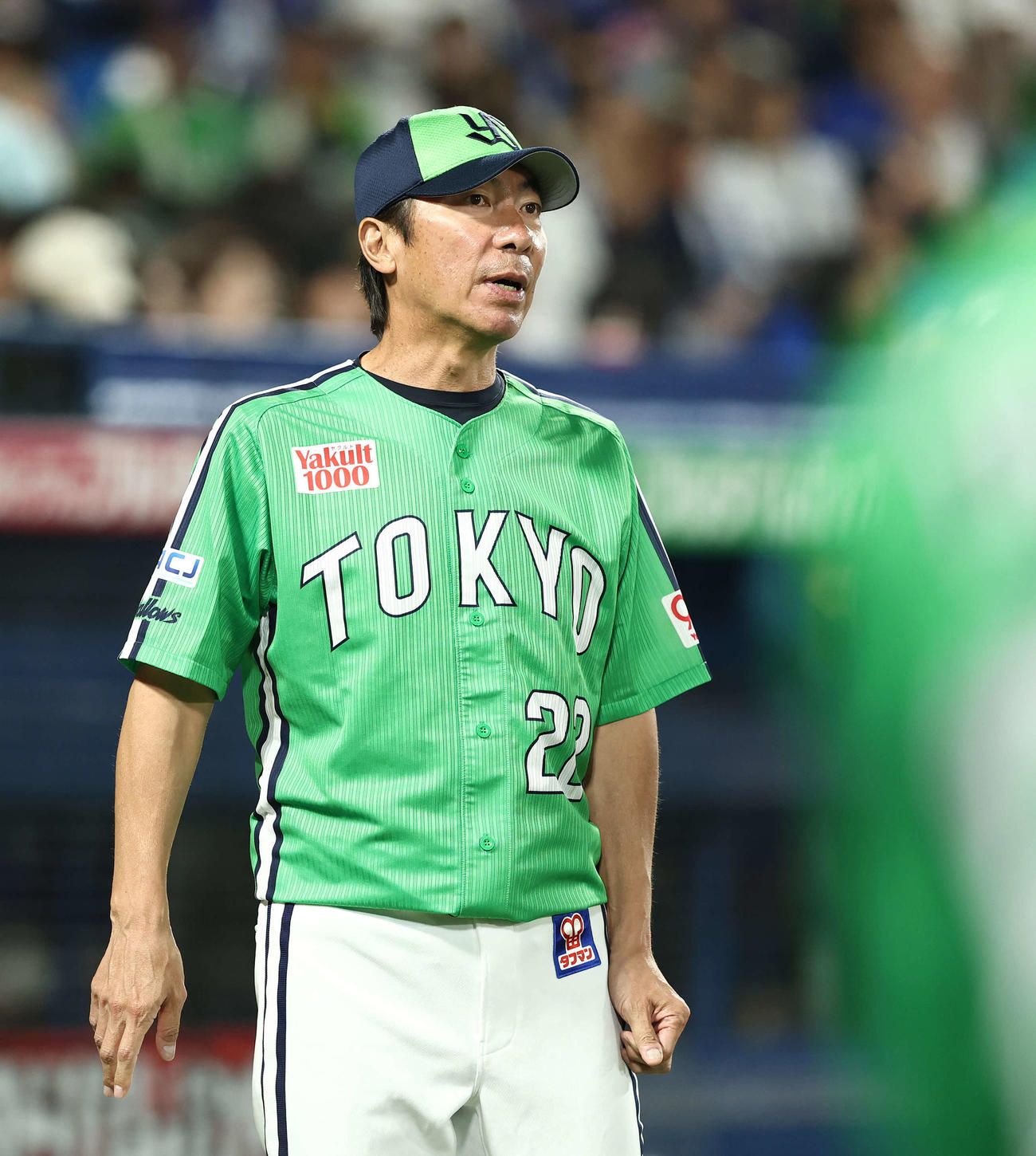 ヤクルト対中日　8回裏を終え、選手交代を告げる高津監督（撮影・河田真司）