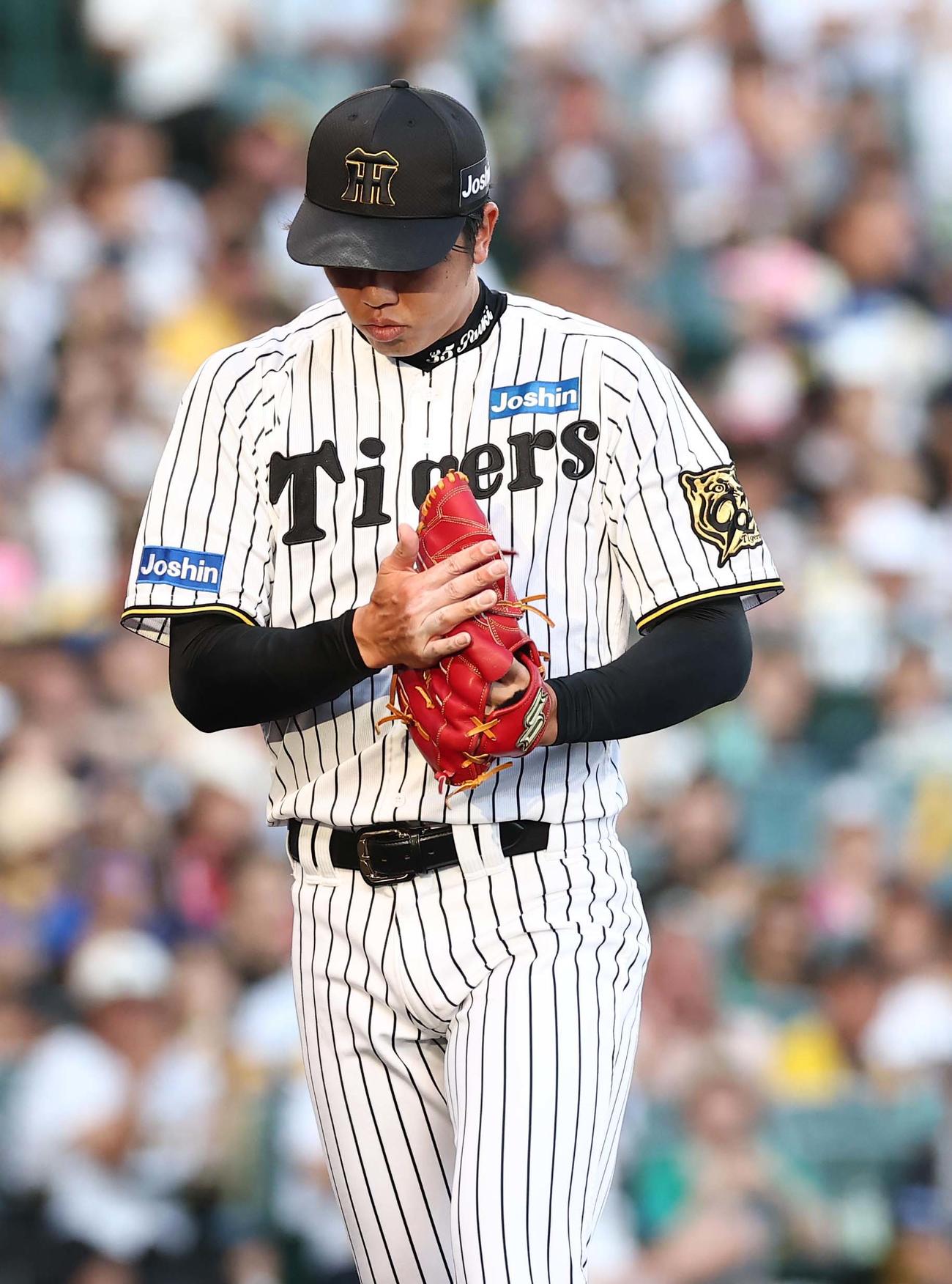 阪神対DeNA 1回表DeNA2死三塁、才木は牧から三振を奪う（撮影・上田博志）