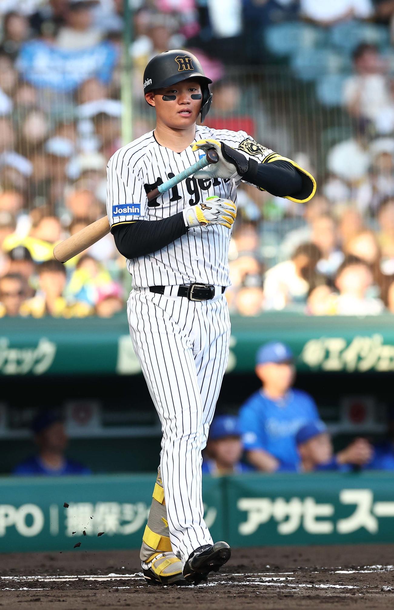 阪神対DeNA 1回裏阪神2死、森下は四球を選ぶ（撮影・上田博志）