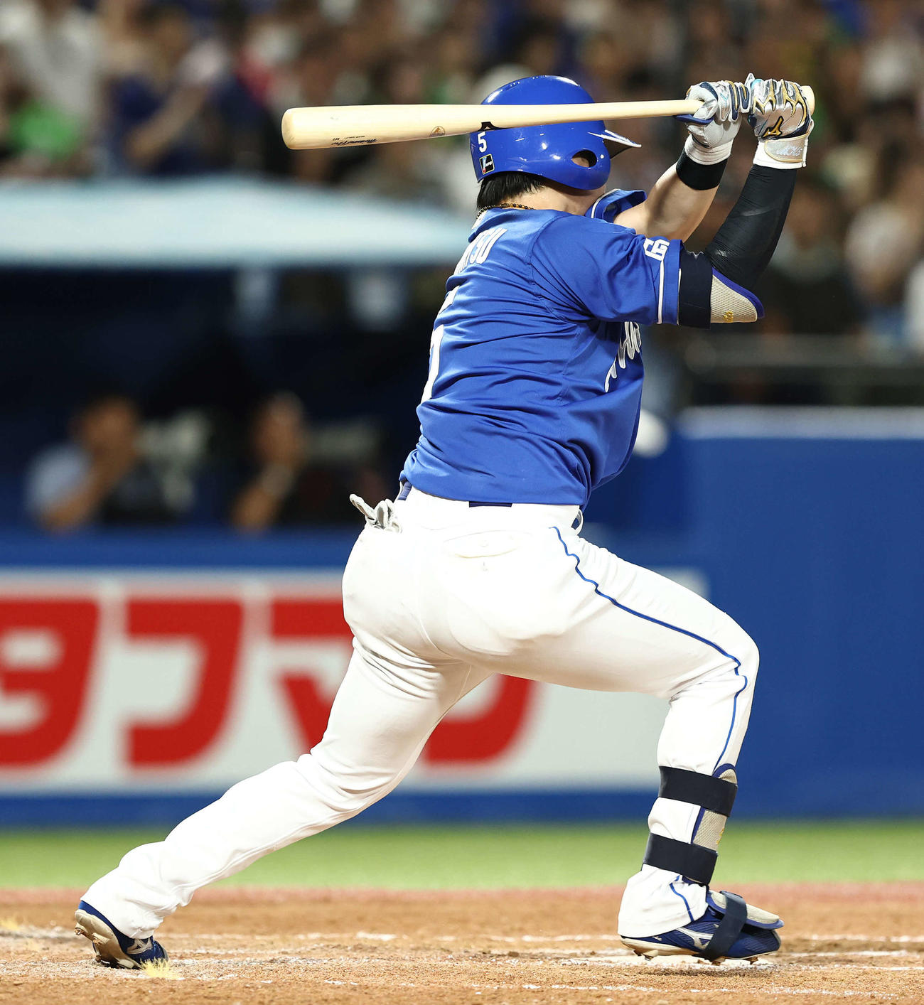 ヤクルト対中日　5回表中日無死、中前打を放つ村松（撮影・河田真司）