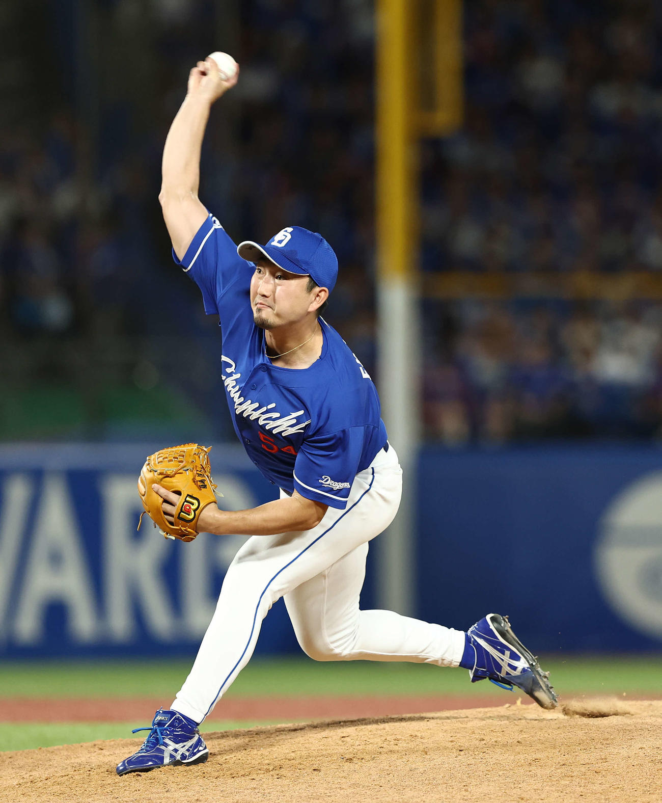 ヤクルト対中日　7回裏、2番手で登板する藤嶋（撮影・河田真司）