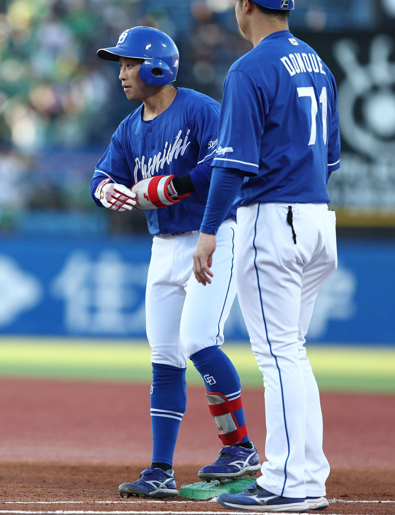 ヤクルト対中日　1回表中日1死、中前打を放ち出塁する田中（撮影・河田真司）