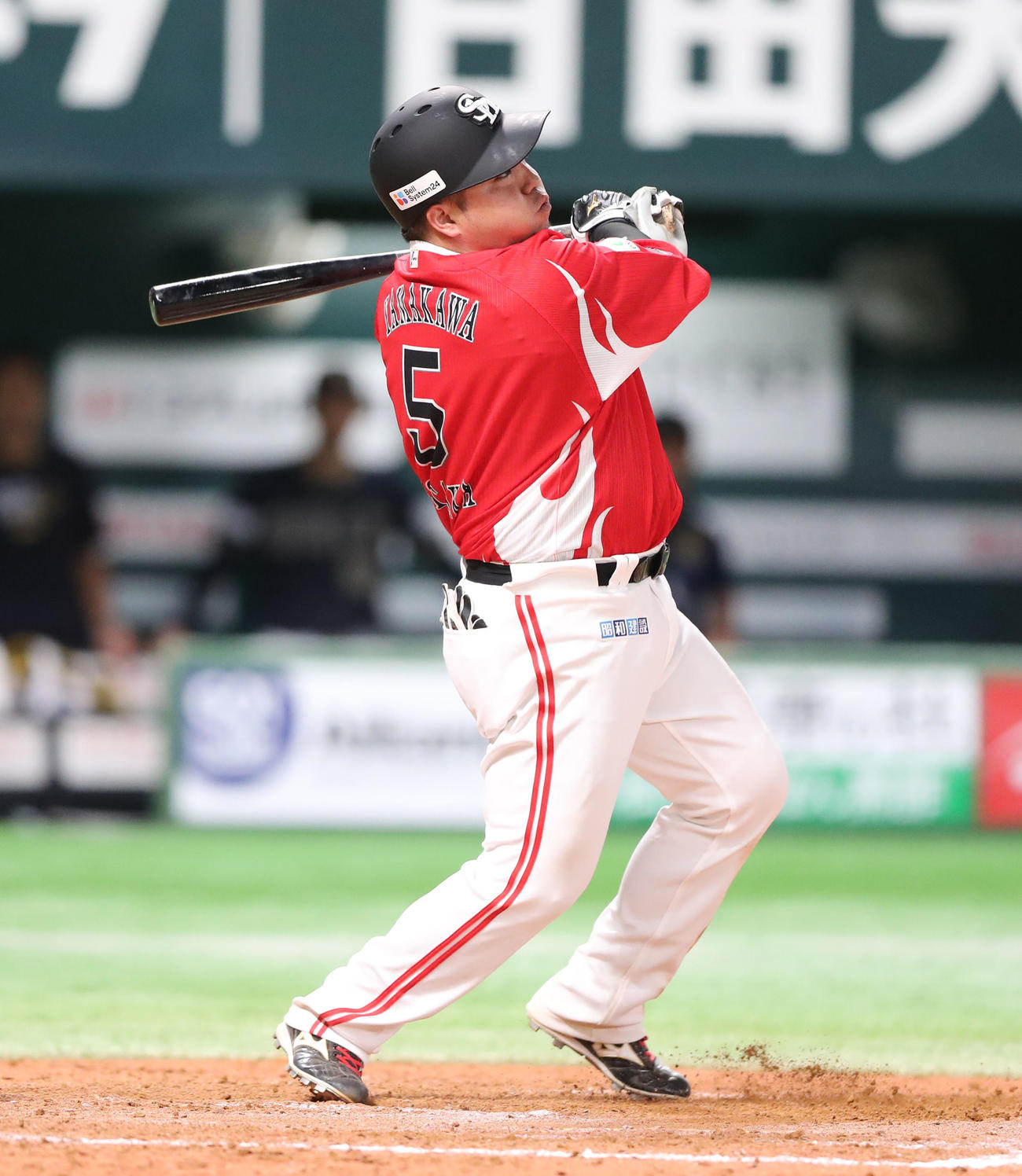 ソフトバンク対オリックス　8回裏ソフトバンク2死一、三塁、山川は右越えに3点本塁打を放つ（撮影・梅根麻紀）
