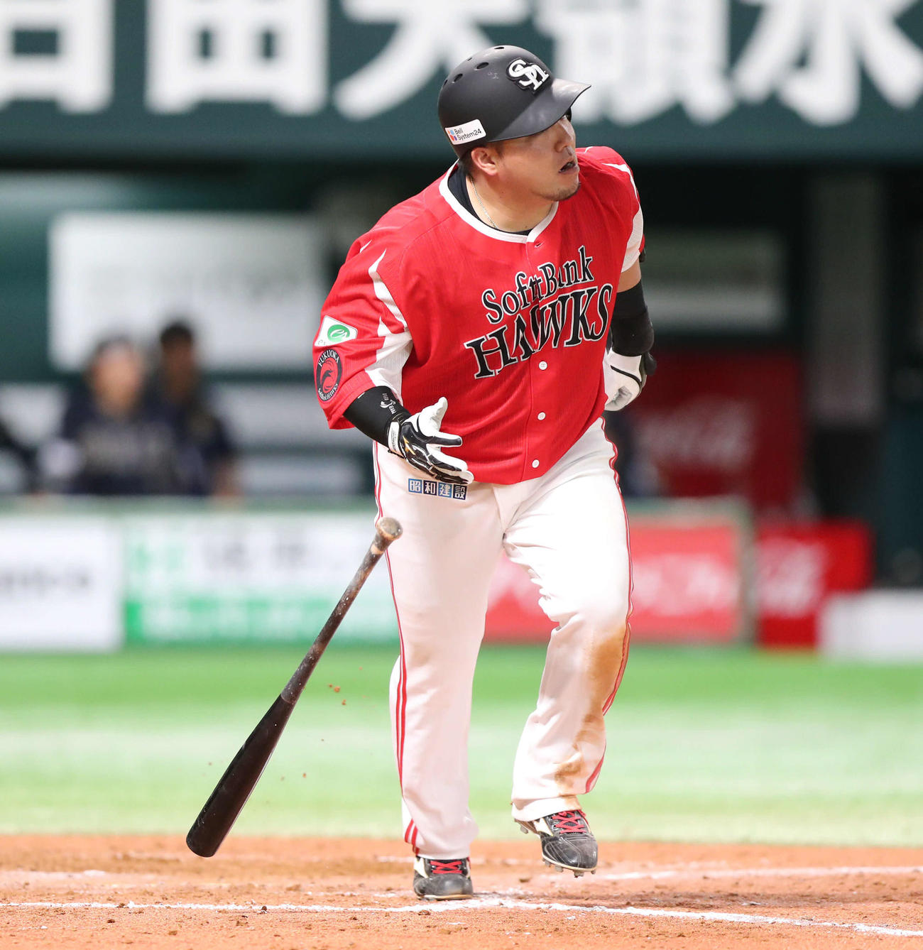 ソフトバンク対オリックス　8回裏ソフトバンク2死一、三塁、山川は右越えに3点本塁打を放つ（撮影・梅根麻紀）