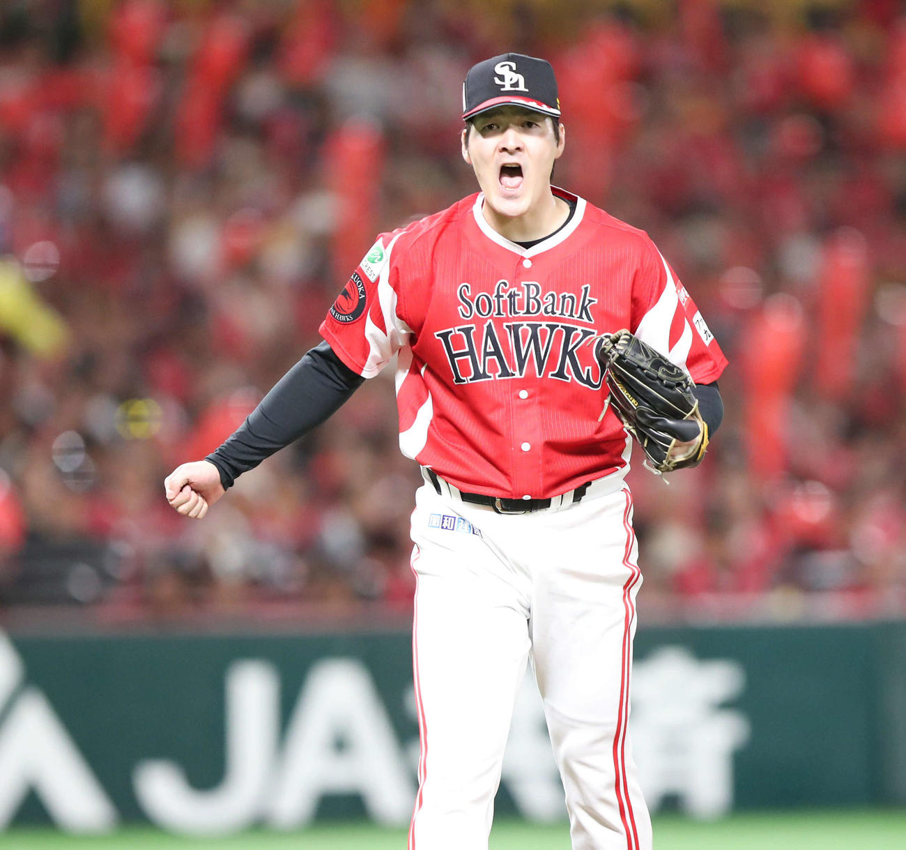 ソフトバンク対オリックス　7回表オリックス2死、有原は広岡を空振りの三振に仕留め気合いの入った表情を見せる（撮影・梅根麻紀）