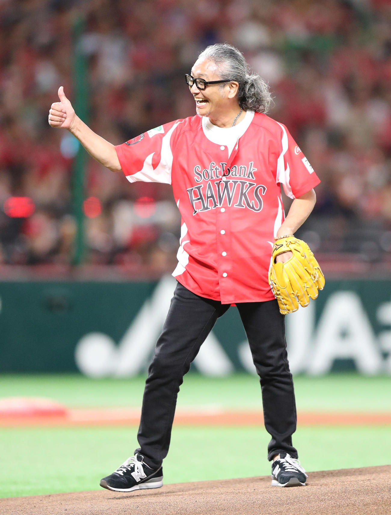 ソフトバンク対オリックス　セレモニアルピッチで見事な投球を見せたRyo－J（撮影・梅根麻紀）