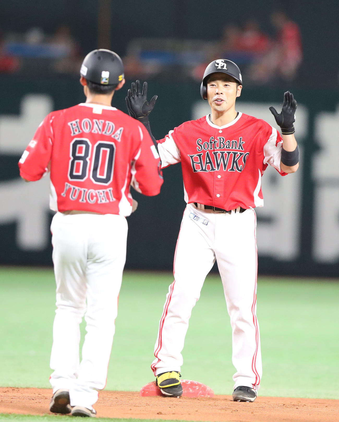ソフトバンク対オリックス　2回裏ソフトバンク無死、左越え二塁打を放った近藤（撮影・梅根麻紀）