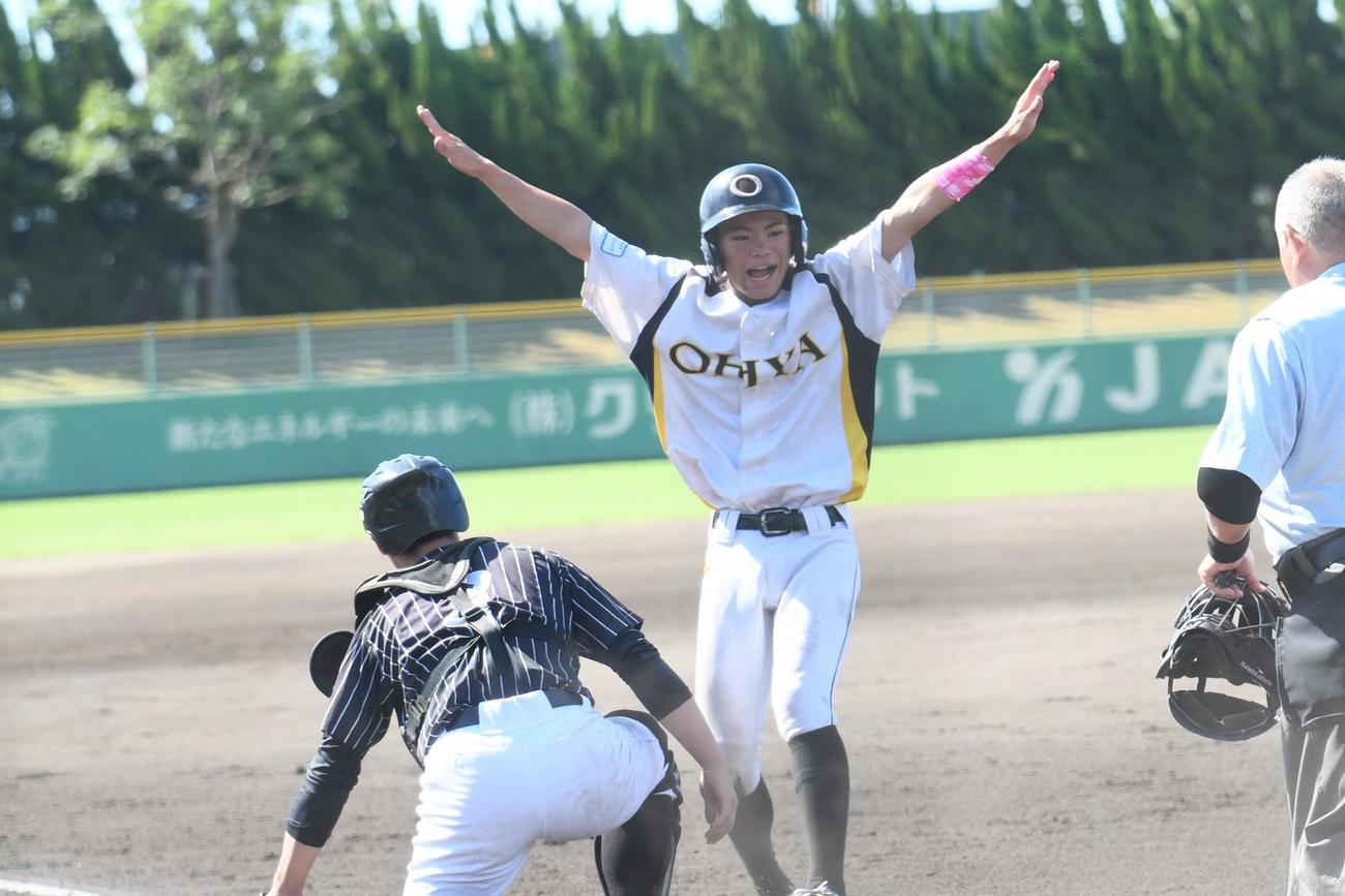 1回表無死一、二塁、大矢の二塁走者砂川はオセアン横浜の守備の乱れに乗じて生還した（撮影・久我悟）