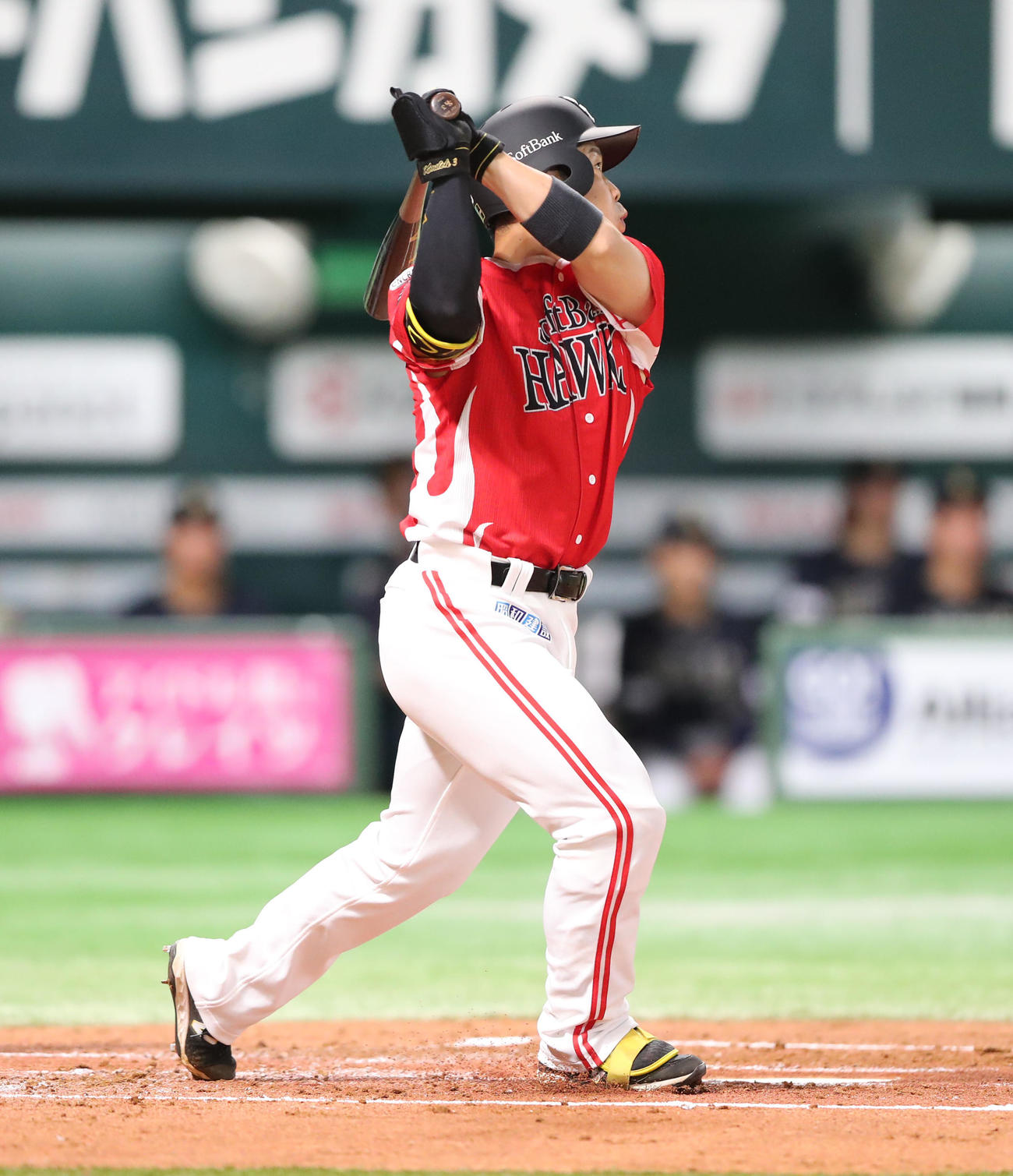 ソフトバンク対オリックス　2回裏ソフトバンク無死、近藤は左越え二塁打を放つ（撮影・梅根麻紀）