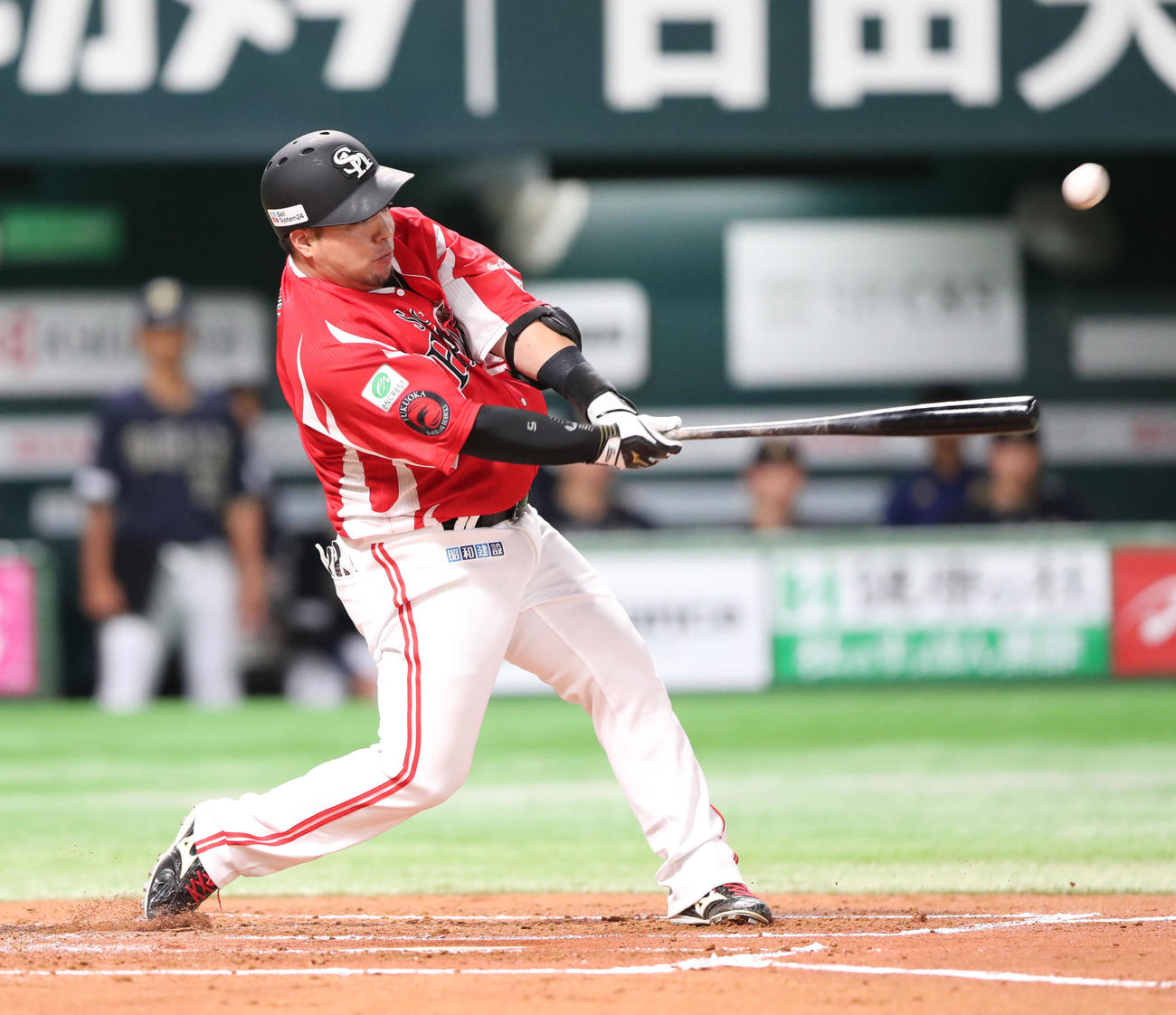 ソフトバンク対オリックス　2回裏ソフトバンク無死二塁、山川は左前安打を放つ（撮影・梅根麻紀）