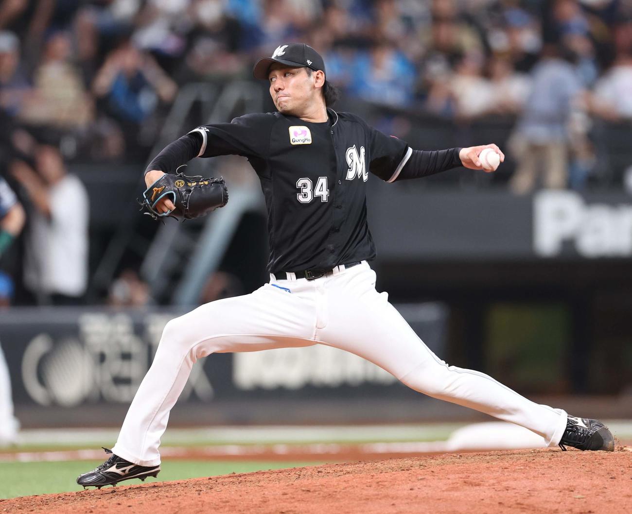 日本ハム対ロッテ　10回から登板の高野脩（撮影・黒川智章）