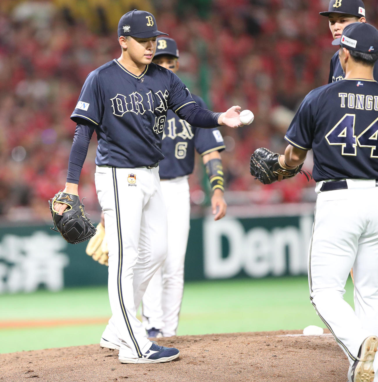 ソフトバンク対オリックス　4回途中で降板する先発の東松（撮影・梅根麻紀）
