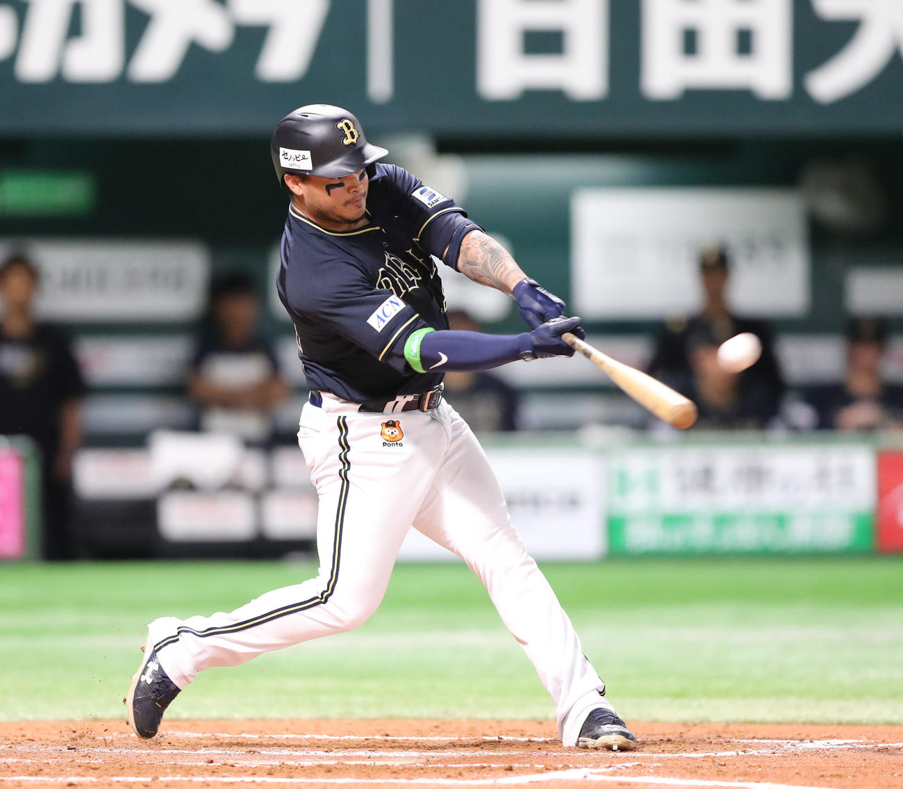 ソフトバンク対オリックス　8回表オリックス無死、ディアスは左越えに本塁打を放つ（撮影・梅根麻紀）