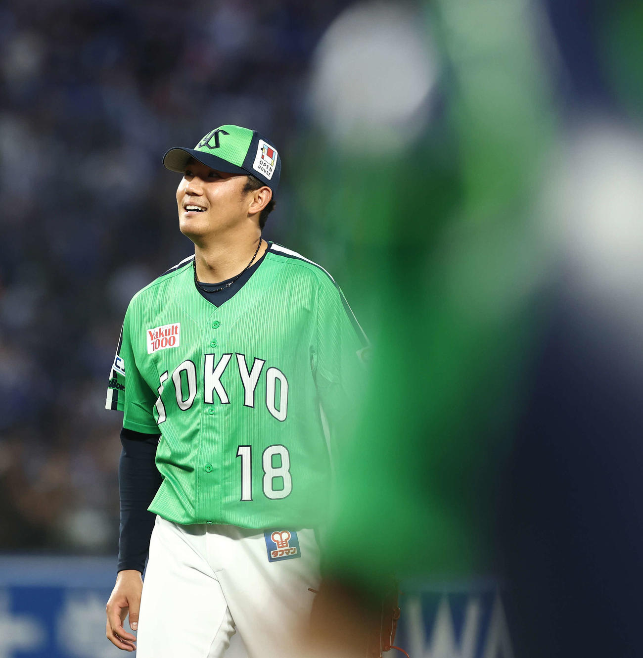 ヤクルト対中日　4回表を終えベンチに戻る奥川（撮影・河田真司）