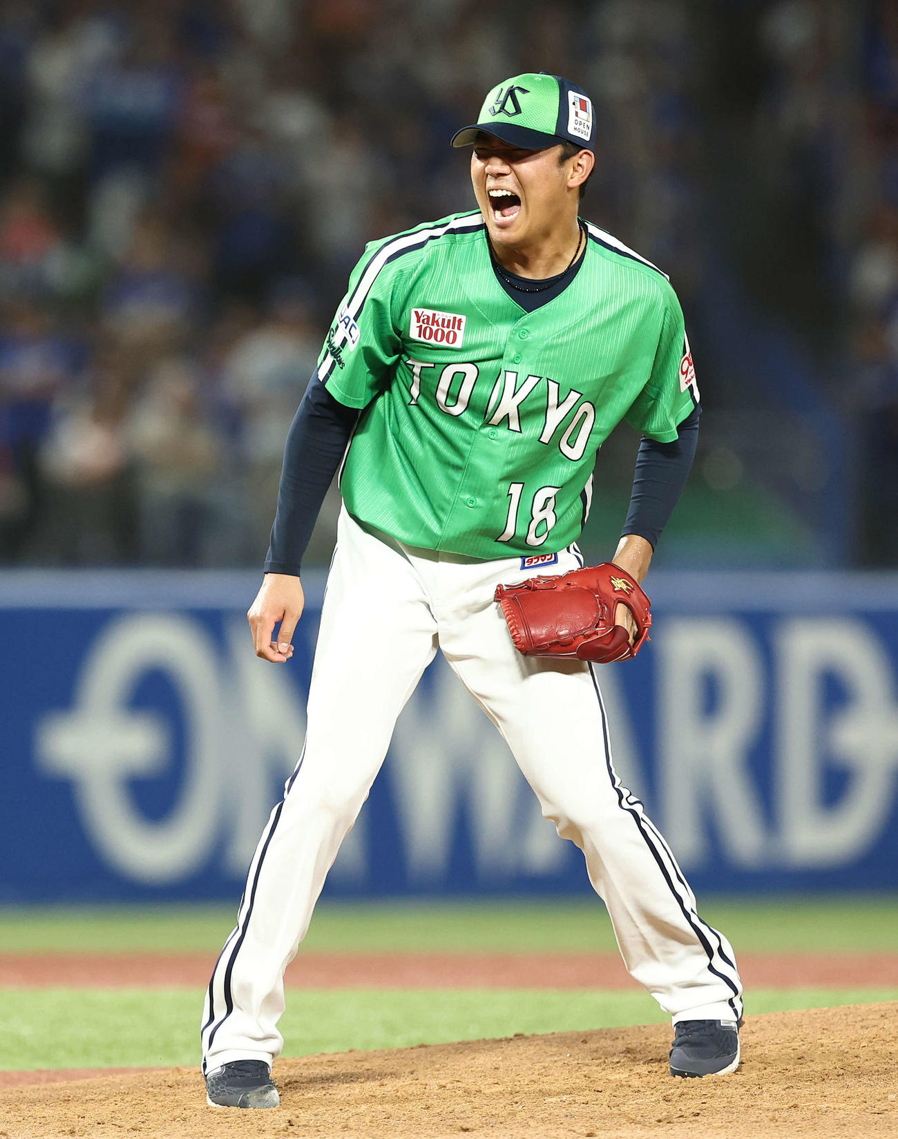 ヤクルト対中日　5回表、気迫のこもった投球をする奥川（撮影・河田真司）