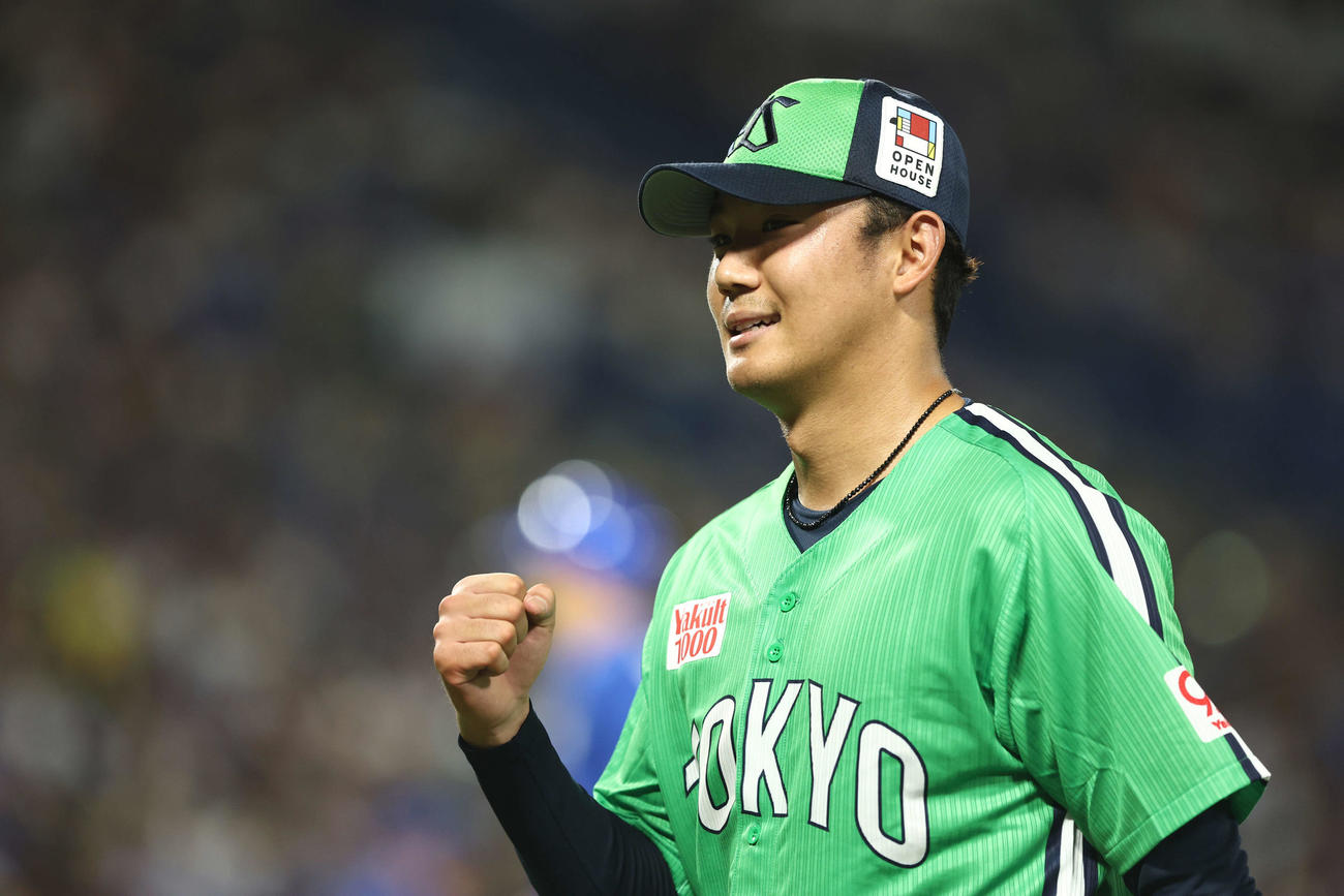 ヤクルト対中日　7回表を抑えガッツポーズする奥川（撮影・河田真司）