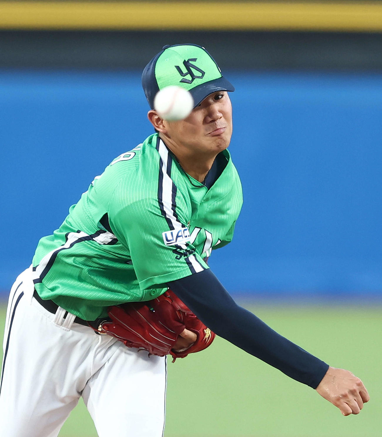 ヤクルト対中日　2回表、力投する奥川（撮影・河田真司）