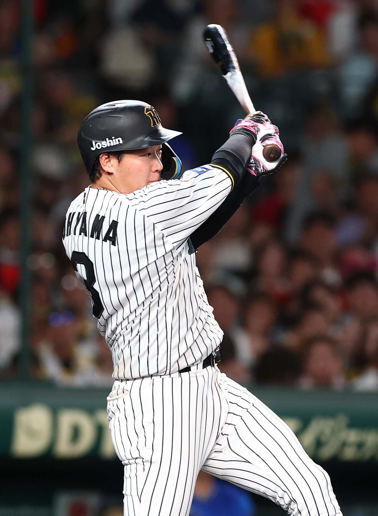 阪神対DeNA 5回裏阪神2死、大山は中前打を放つ（撮影・上田博志）