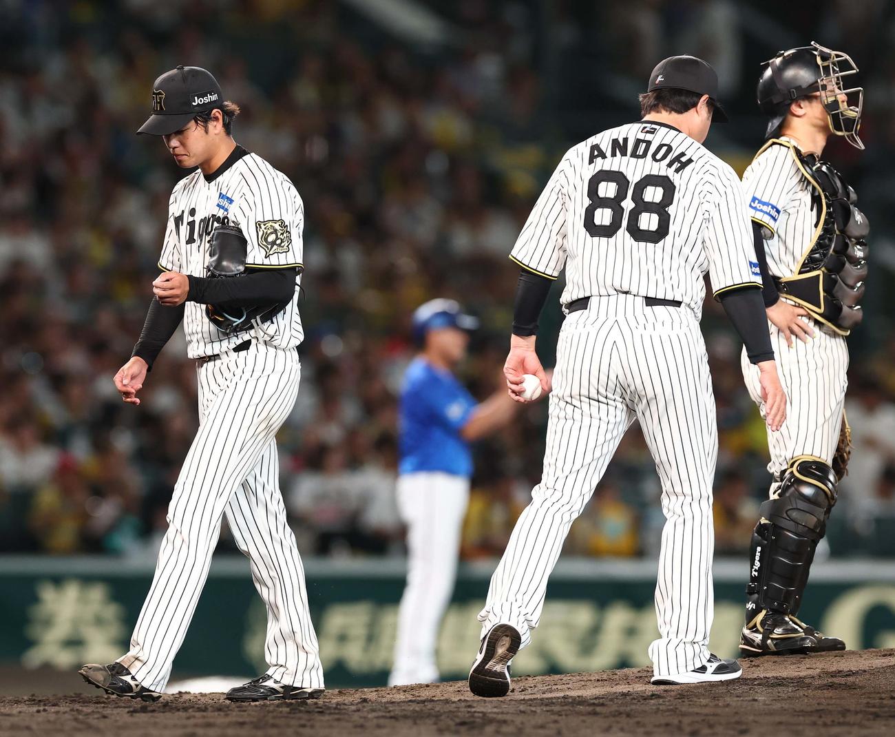 阪神対DeNA 6回途中1失点で降板する高橋（撮影・上田博志）