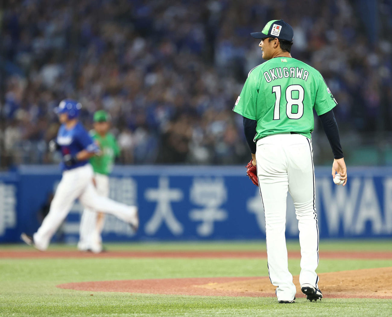 ヤクルト対中日　4回表中日2死、細川にソロ本塁打を浴びる奥川（撮影・河田真司）