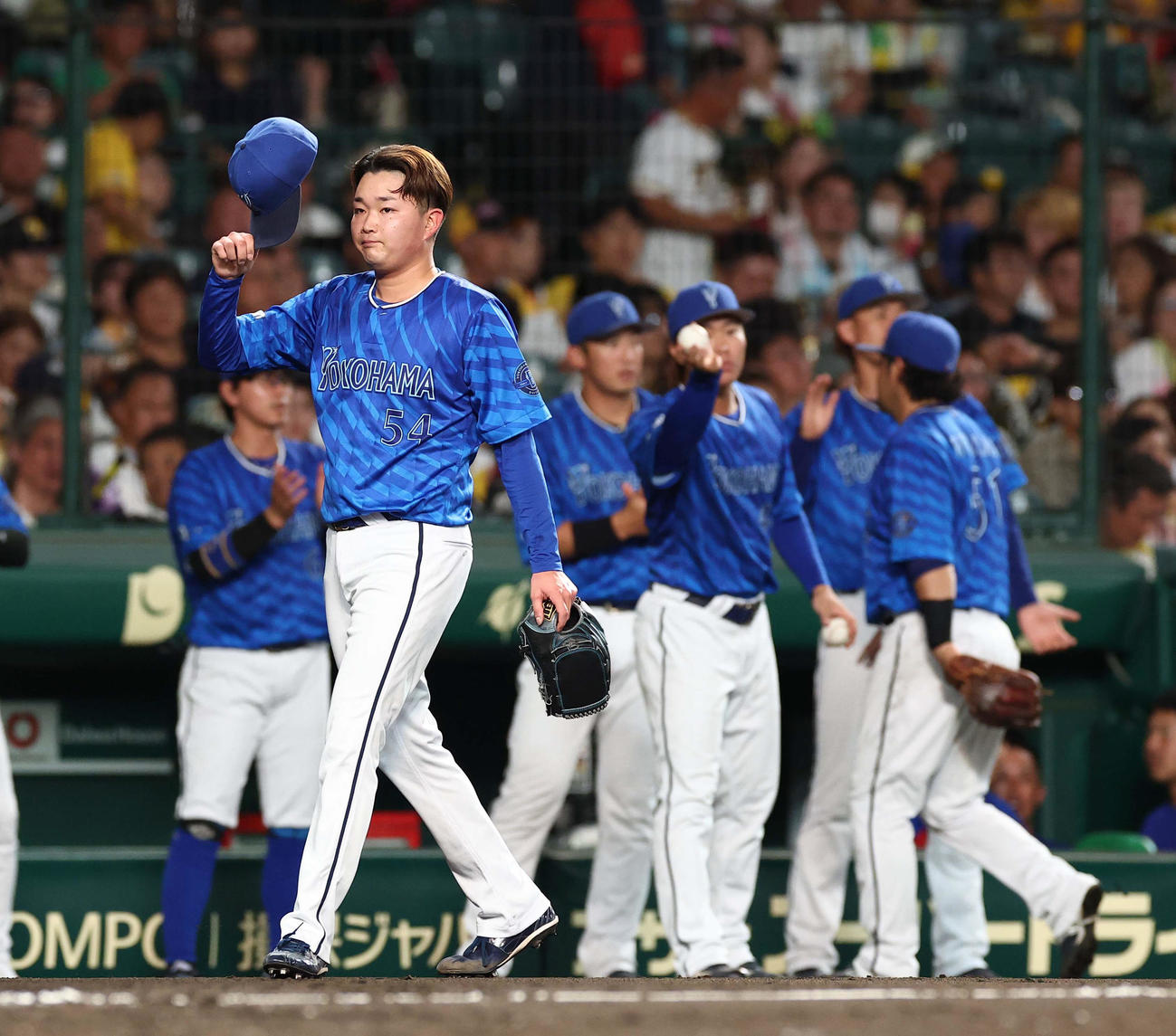 阪神対DeNA 4回5失点で降板する石田裕（撮影・上田博志）