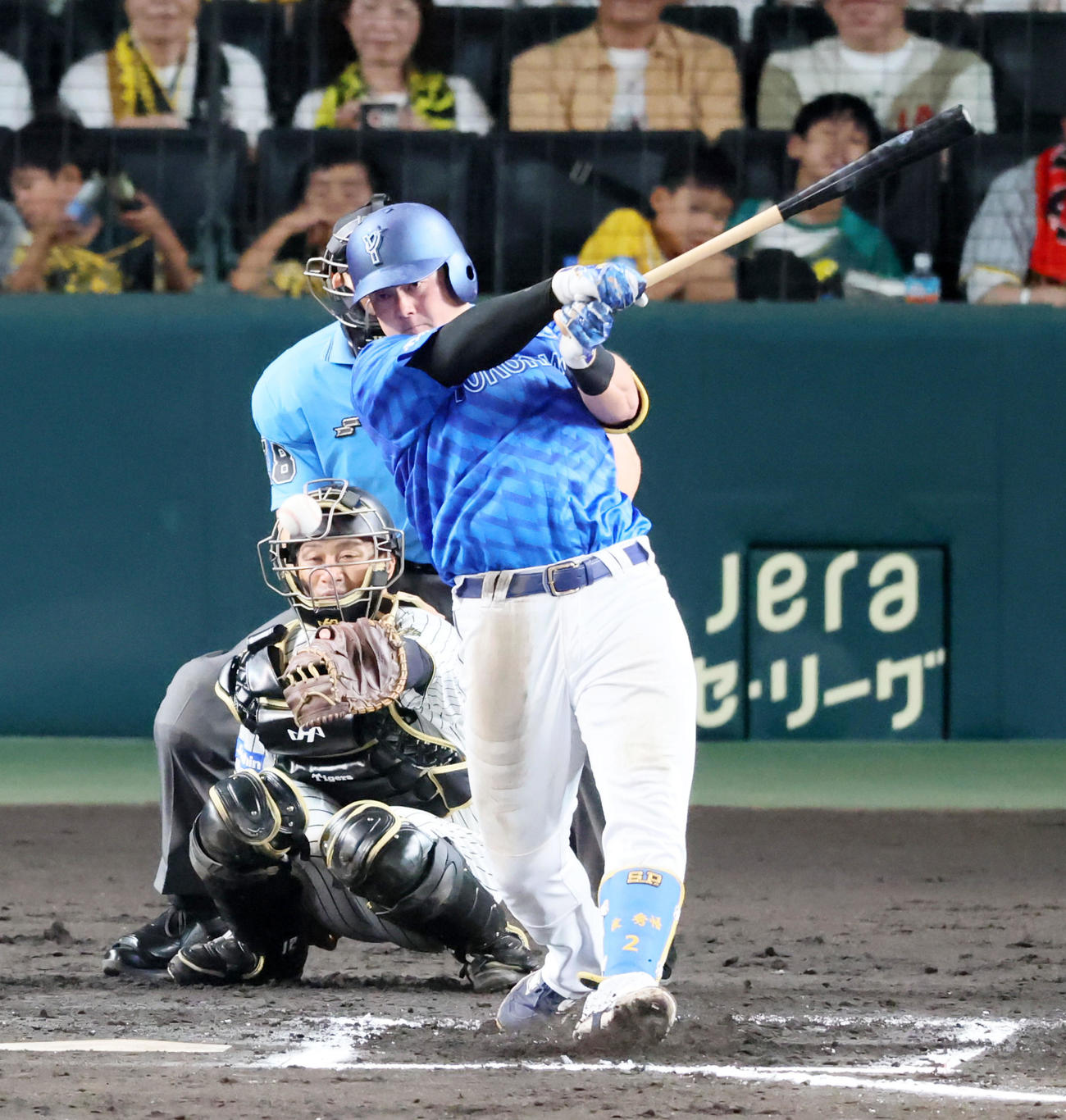 阪神対DeNA 6回表DeNA1死、牧は中前打を放つ（撮影・加藤哉）