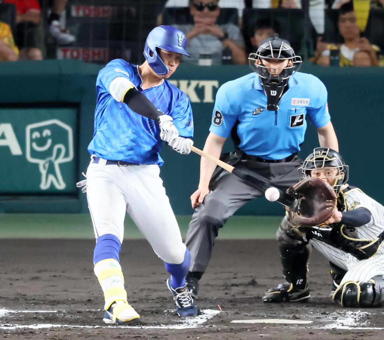 阪神対DeNA 6回表DeNA2死一、三塁、京田は右前適時打を放つ（撮影・加藤哉）