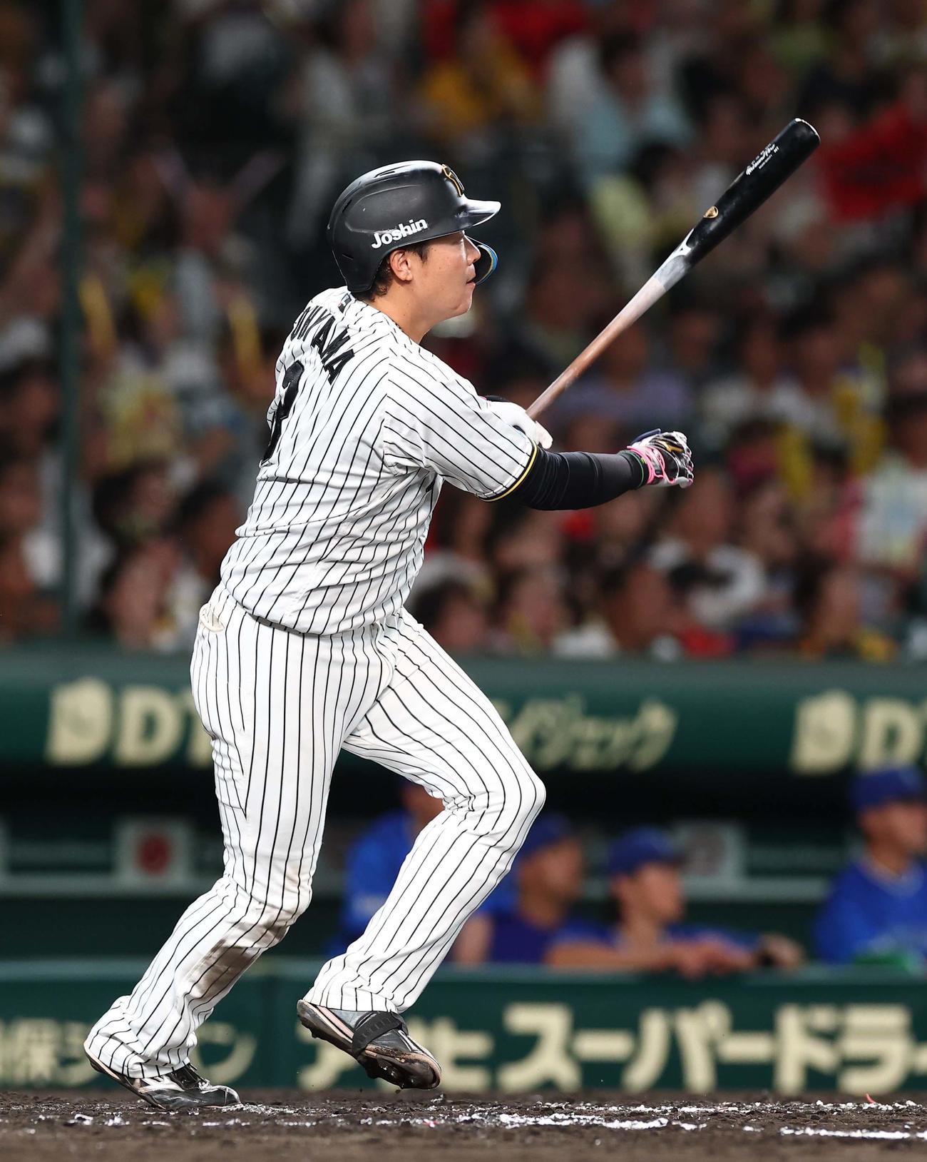 阪神対DeNA 7回裏阪神1死一、二塁、大山は2点適時二塁打を放つ（撮影・上田博志）
