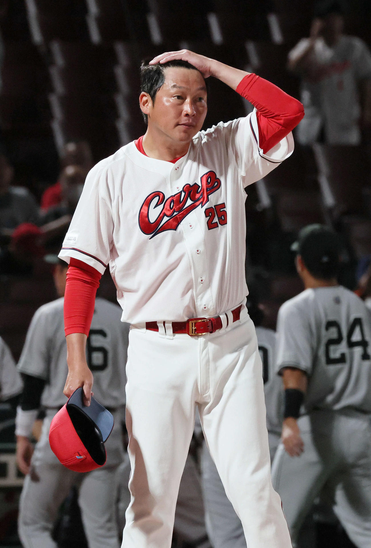 広島対巨人　巨人に連敗した新井監督（撮影・加藤孝規）