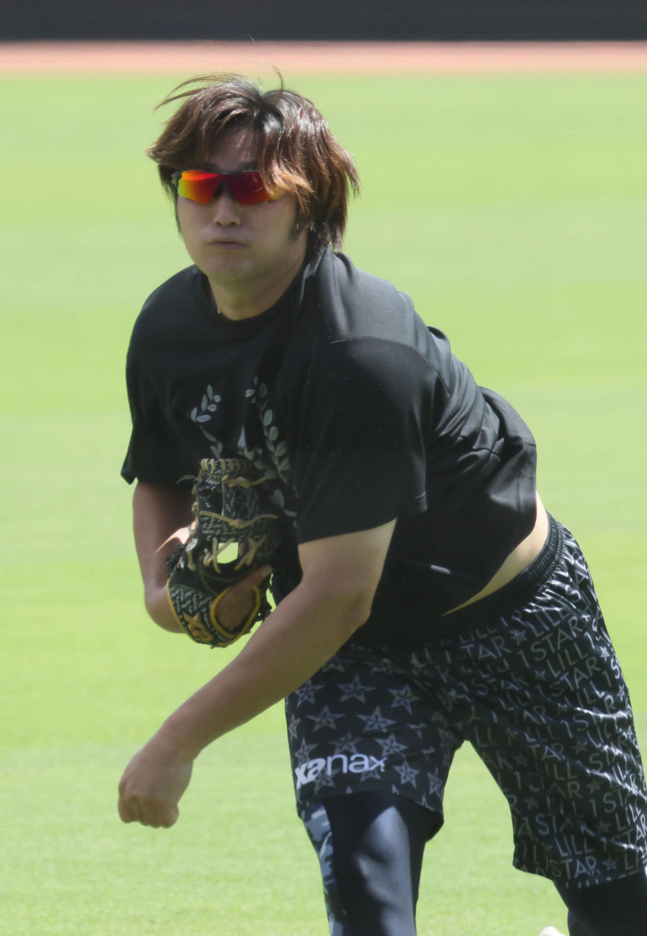 キャッチボールをする床田（撮影・加藤孝規）