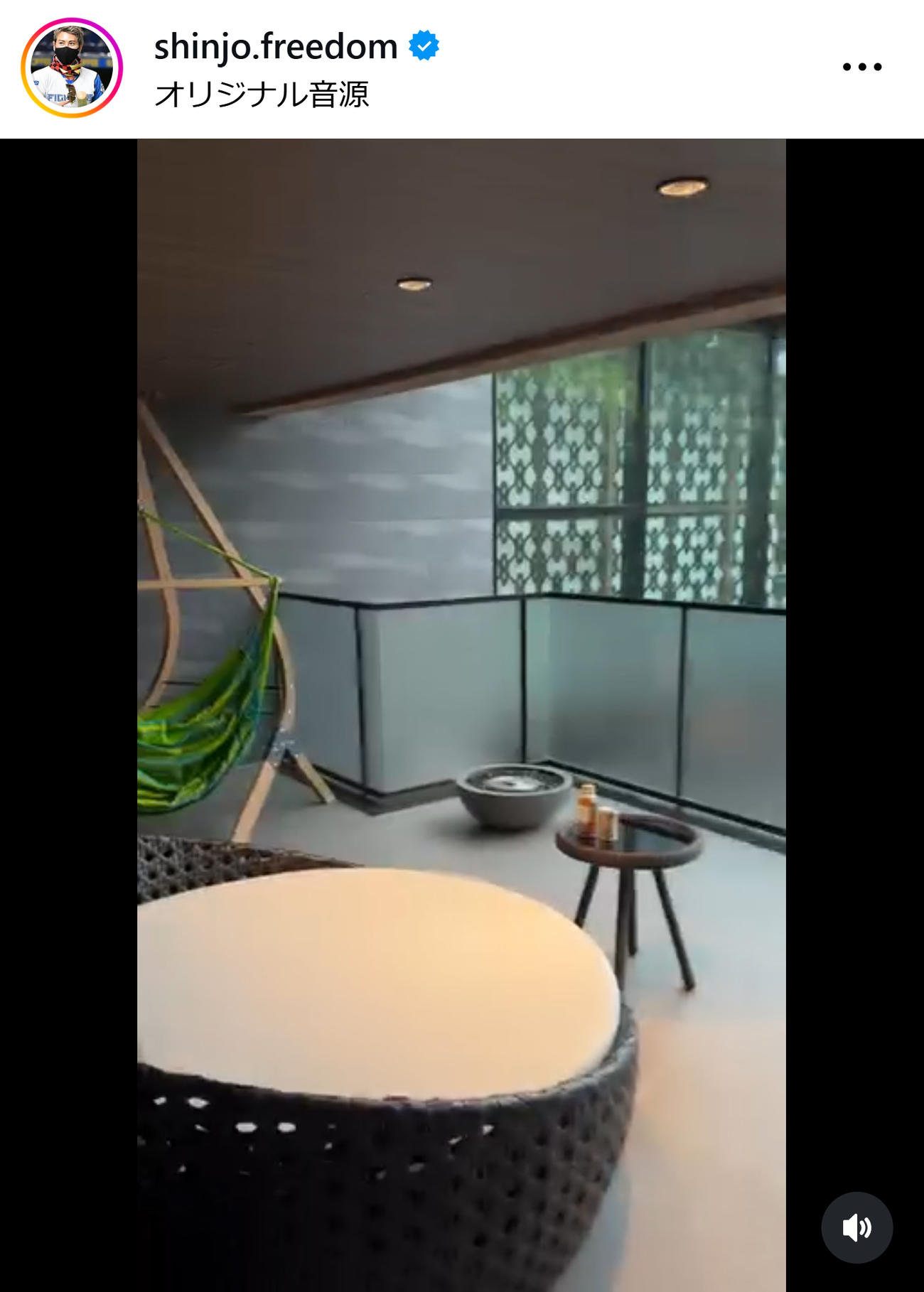 高級旅館のバルコニー（新庄監督のインスタグラム）