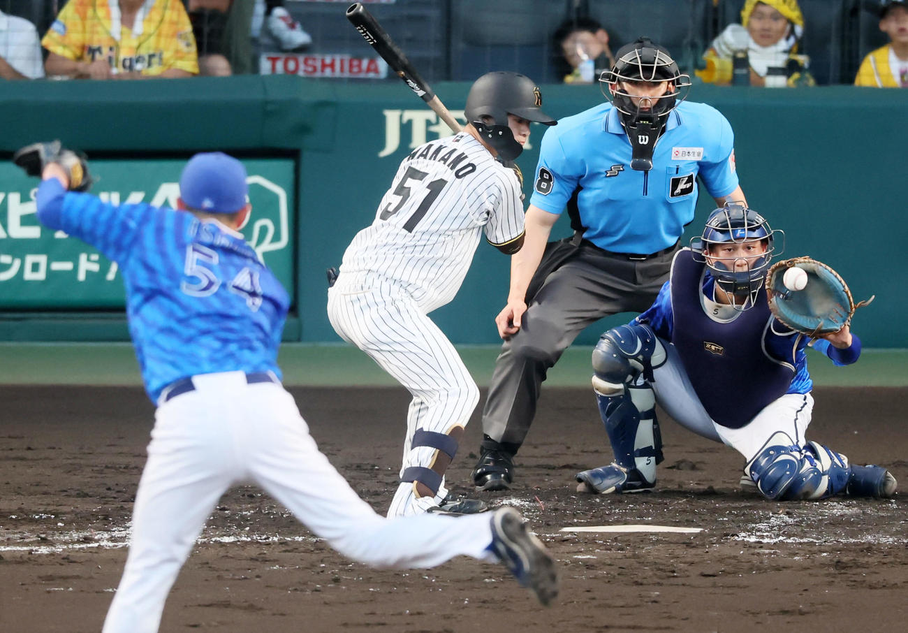 27日DeNA戦で四球を選ぶ中野拓夢