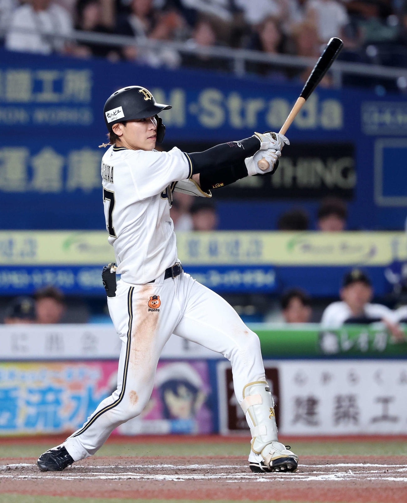 18日ロッテ戦の10回、適時二塁打を放つ中川圭太